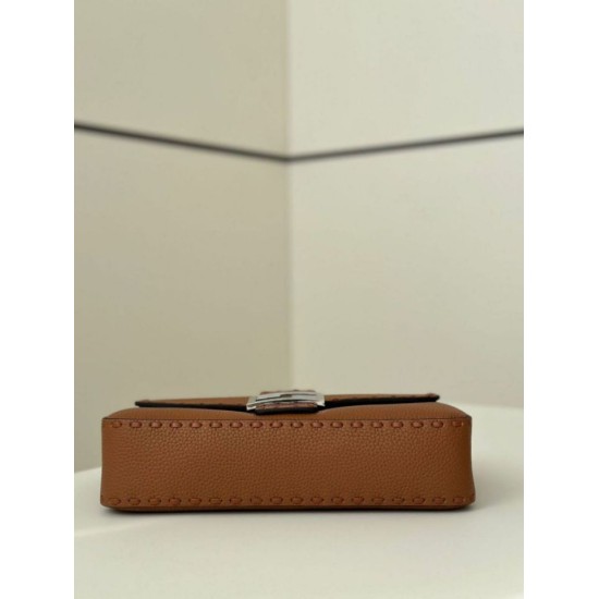 Replica Fendi Medium Baguette Selleria bag with 612 hand-sewn topstitche Brown Replica Fendi Medium Baguette Selleria bag with 612 hand-sewn topstitche Brown
