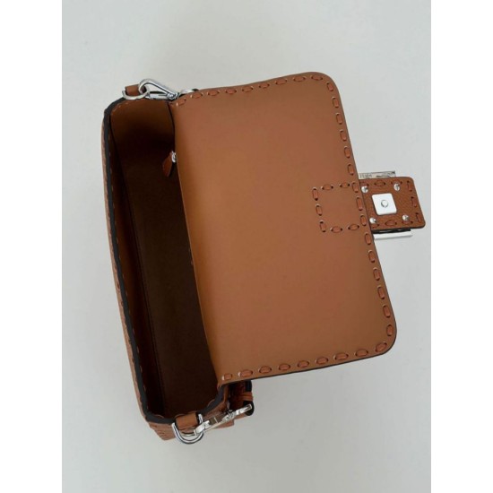 Replica Fendi Medium Baguette Selleria bag with 612 hand-sewn topstitche Brown Replica Fendi Medium Baguette Selleria bag with 612 hand-sewn topstitche Brown