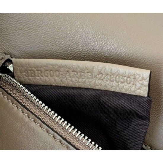 Replica Fendi Medium Baguette Selleria bag with 612 hand-sewn topstitche Gray Replica Fendi Medium Baguette Selleria bag with 612 hand-sewn topstitche Gray
