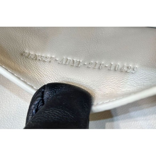 Replica Fendi Peekaboo ISeeU Small Selleria bag with 556 hand-sewn topstitches Beige Replica Fendi Peekaboo ISeeU Small Selleria bag with 556 hand-sewn topstitches Beige