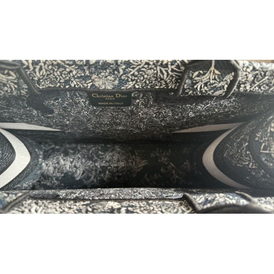 Replica Dior Medium Dior Book Tote Bag Embroidery with Multicolor Dior Around the World Motif Blue Replica Dior Medium Dior Book Tote Bag Embroidery with Multicolor Dior Around the World Motif Blue