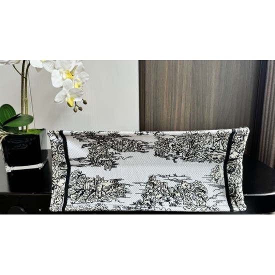 Replica Dior Medium Dior Book Tote Bag Embroidery Toile de Jouy Scotland Motif White/Black Replica Dior Medium Dior Book Tote Bag Embroidery Toile de Jouy Scotland Motif White/Black