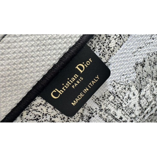 Replica Dior Medium Dior Book Tote Bag Embroidery Toile de Jouy Scotland Motif White/Black Replica Dior Medium Dior Book Tote Bag Embroidery Toile de Jouy Scotland Motif White/Black