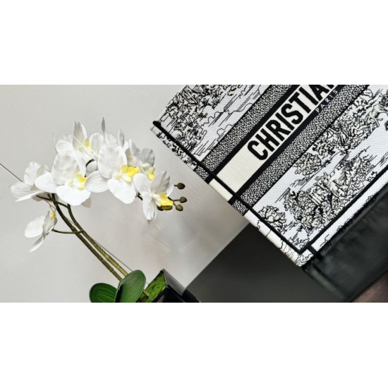 Replica Dior Medium Dior Book Tote Bag Embroidery Toile de Jouy Scotland Motif White/Black Replica Dior Medium Dior Book Tote Bag Embroidery Toile de Jouy Scotland Motif White/Black