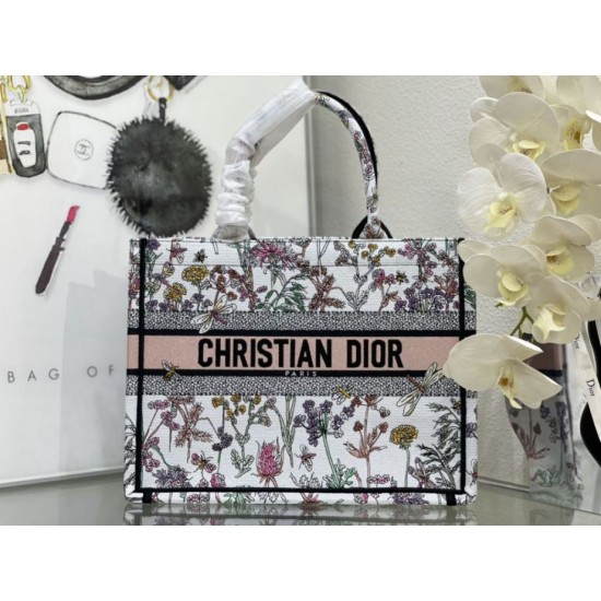 Replica Dior Medium Book Tote Bag Toile de Jouy Flower Embroidery White/Blue Replica Dior Medium Book Tote Bag Toile de Jouy Flower Embroidery White/Blue