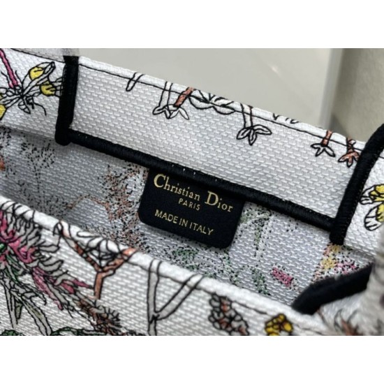 Replica Dior Medium Book Tote Bag Toile de Jouy Flower Embroidery White/Blue Replica Dior Medium Book Tote Bag Toile de Jouy Flower Embroidery White/Blue