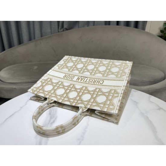 Replica Dior Medium/Large Book Tote Bag Oversized rattan embroidery White/Gold Replica Dior Medium/Large Book Tote Bag Oversized rattan embroidery White/Gold