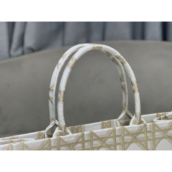 Replica Dior Medium/Large Book Tote Bag Oversized rattan embroidery White/Gold Replica Dior Medium/Large Book Tote Bag Oversized rattan embroidery White/Gold