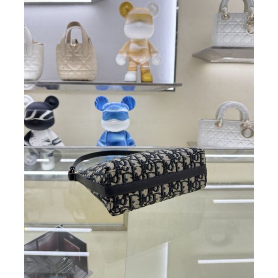 Replica Christian Dior 30 Montaigne Diorling mini chain bag Dark Blue Replica Christian Dior 30 Montaigne Diorling mini chain bag Dark Blue