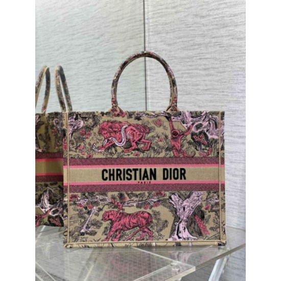 Replica Dior Large Dioriviera Book Tote Raffia with Pink Toile de Jouy Sauvage Embroidery Replica Dior Large Dioriviera Book Tote Raffia with Pink Toile de Jouy Sauvage Embroidery