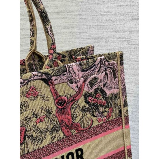 Replica Dior Large Dioriviera Book Tote Raffia with Pink Toile de Jouy Sauvage Embroidery Replica Dior Large Dioriviera Book Tote Raffia with Pink Toile de Jouy Sauvage Embroidery