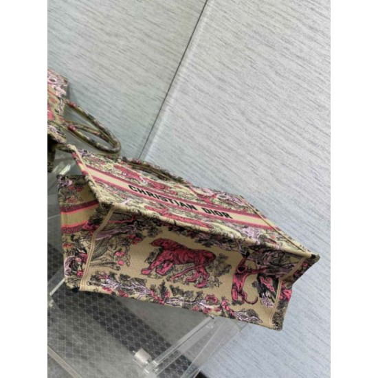 Replica Dior Large Dioriviera Book Tote Raffia with Pink Toile de Jouy Sauvage Embroidery Replica Dior Large Dioriviera Book Tote Raffia with Pink Toile de Jouy Sauvage Embroidery