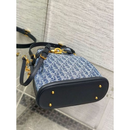 Replica Dior C'est Medium Bag Blue Denim Oblique Jacquard Replica Dior C'est Medium Bag Blue Denim Oblique Jacquard