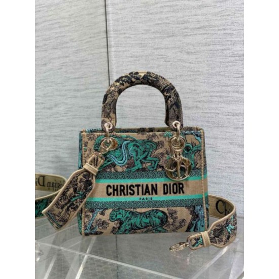 Replica Dior Dioriviera Lady D-Lite Medium Bag Raffia with Green Toile de Jouy Sauvage Embroidery Fake Dior Dioriviera Lady D-Lite Medium Bag Raffia with Green Toile de Jouy Sauvage Embroidery Replica