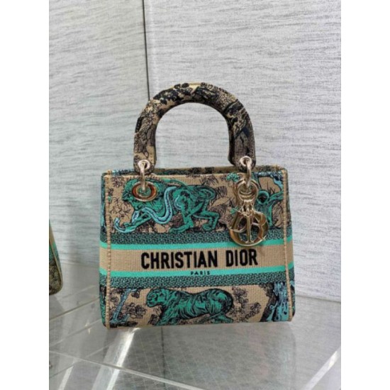 Replica Dior Dioriviera Lady D-Lite Medium Bag Raffia with Green Toile de Jouy Sauvage Embroidery Fake Dior Dioriviera Lady D-Lite Medium Bag Raffia with Green Toile de Jouy Sauvage Embroidery Replica