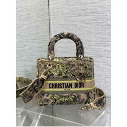 Replica Dior Dioriviera Lady D-Lite Medium Bag Raffia with Lime Toile de Jouy Sauvage Embroidery Replica Dior Dioriviera Lady D-Lite Medium Bag Raffia with Lime Toile de Jouy Sauvage Embroidery