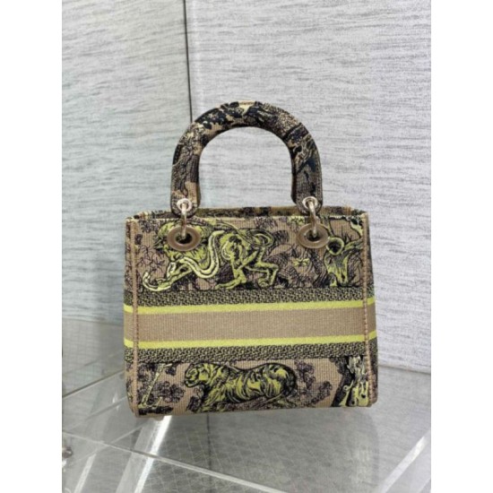 Replica Dior Dioriviera Lady D-Lite Medium Bag Raffia with Lime Toile de Jouy Sauvage Embroidery Replica Dior Dioriviera Lady D-Lite Medium Bag Raffia with Lime Toile de Jouy Sauvage Embroidery