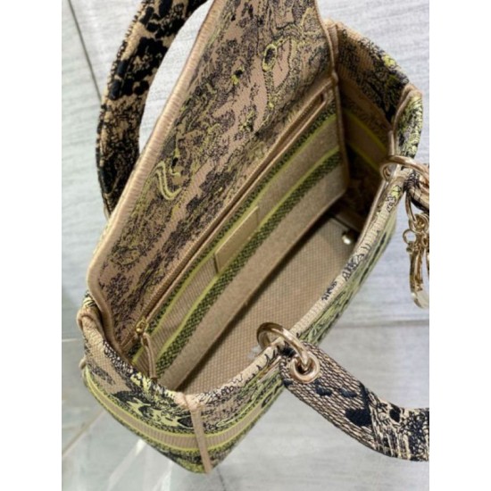 Replica Dior Dioriviera Lady D-Lite Medium Bag Raffia with Lime Toile de Jouy Sauvage Embroidery Replica Dior Dioriviera Lady D-Lite Medium Bag Raffia with Lime Toile de Jouy Sauvage Embroidery
