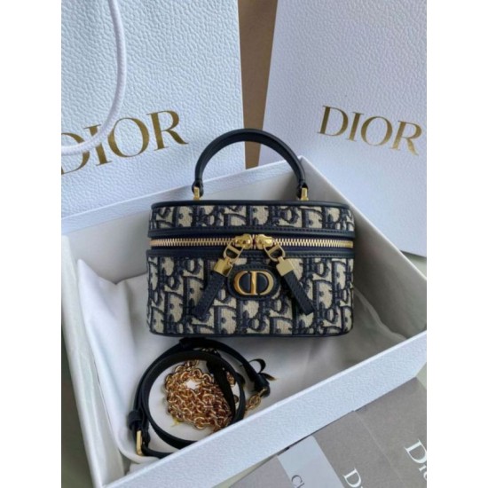 Replica Dior 30 Montaigne Mini Vanity Case Blue Oblique Jacquard Replica Dior 30 Montaigne Mini Vanity Case Blue Oblique Jacquard