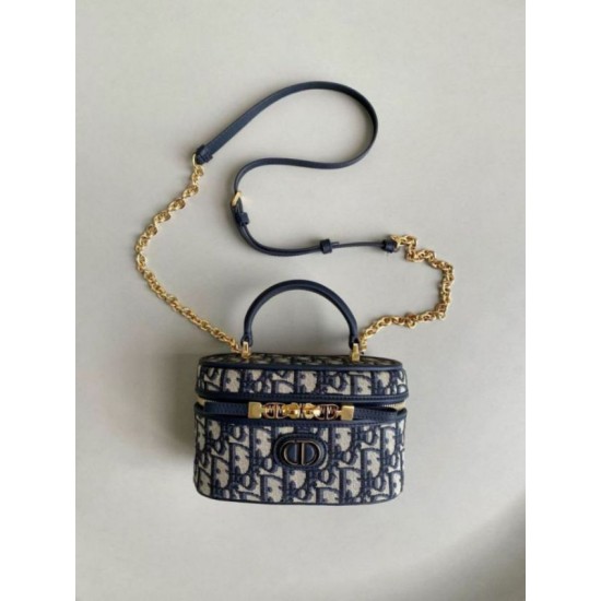Replica Dior 30 Montaigne Mini Vanity Case Blue Oblique Jacquard Replica Dior 30 Montaigne Mini Vanity Case Blue Oblique Jacquard
