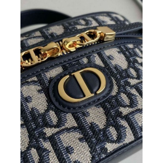 Replica Dior 30 Montaigne Mini Vanity Case Blue Oblique Jacquard Replica Dior 30 Montaigne Mini Vanity Case Blue Oblique Jacquard