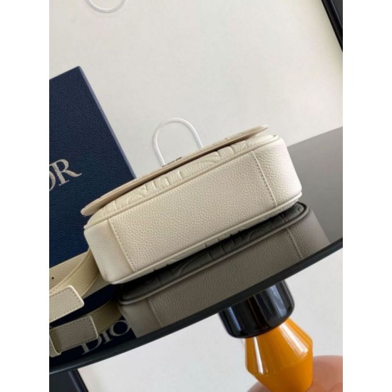 Replica Dior Men's Messenger Bag with Flap Beige Gravity Leather Replica Dior Men's Messenger Bag with Flap Beige Gravity Leather