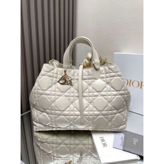 Fake Dior Toujours Large Bag White Macrocannage Calfskin Replica Replica Dior Toujours Large Bag White Macrocannage Calfskin
