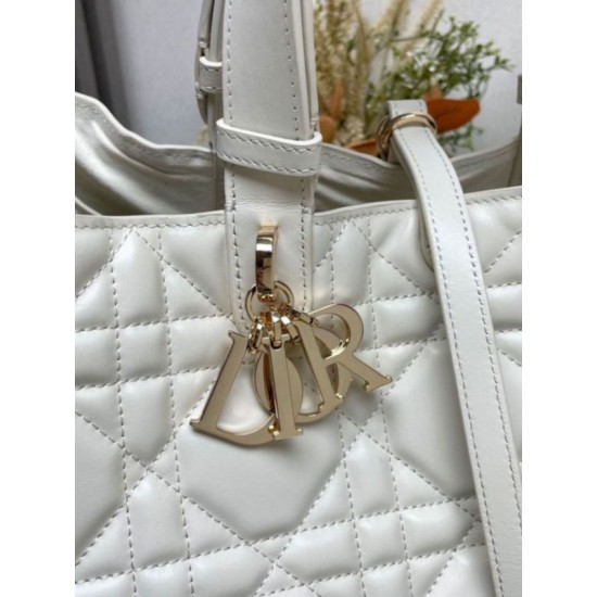 Fake Dior Toujours Large Bag White Macrocannage Calfskin Replica Replica Dior Toujours Large Bag White Macrocannage Calfskin