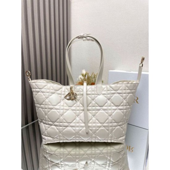 Fake Dior Toujours Large Bag White Macrocannage Calfskin Replica Replica Dior Toujours Large Bag White Macrocannage Calfskin