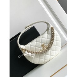 Replica Chanel Grained Calfskin Pouch White AP3943