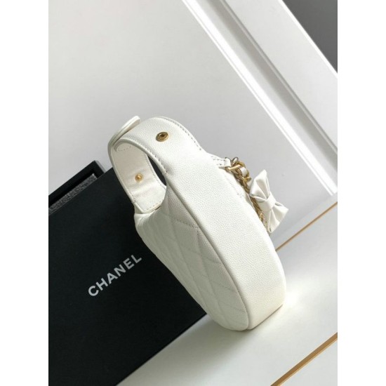 Replica Chanel Grained Calfskin Pouch White AP3943