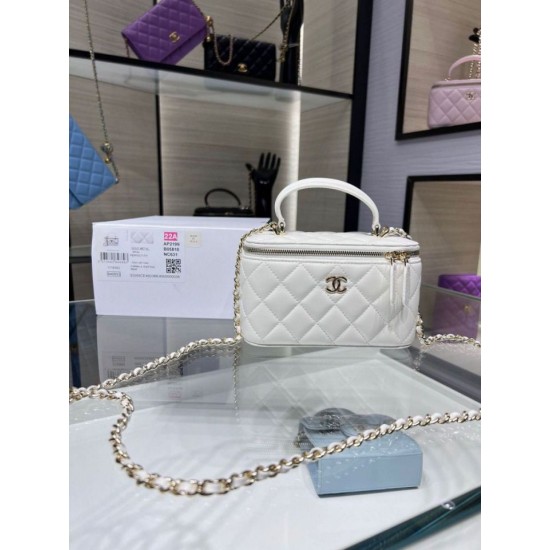 Replica Chanel 24K Vanity Chain Bag AP2199 White
