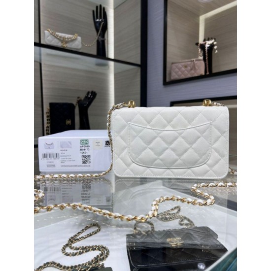 Replica Chanel Chain Shoulder Bag AP3019 White