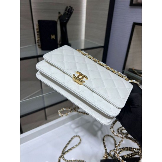 Replica Chanel Chain Shoulder Bag AP3019 White