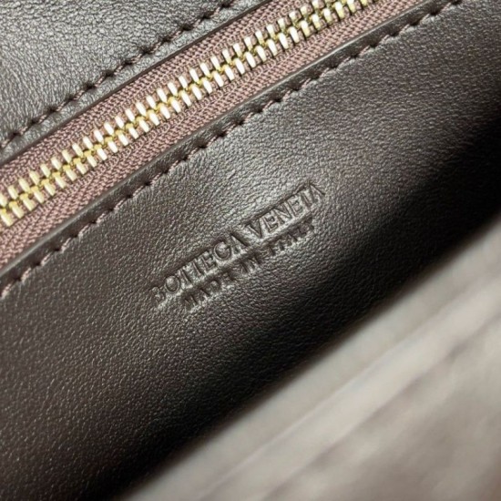 Replica Bottega Veneta Mini Andiamo Cross-Body Bag Fondant Intrecciato Lambskin Fake Bottega Veneta Mini Andiamo Cross-Body Bag Fondant Intrecciato Lambskin Replica
