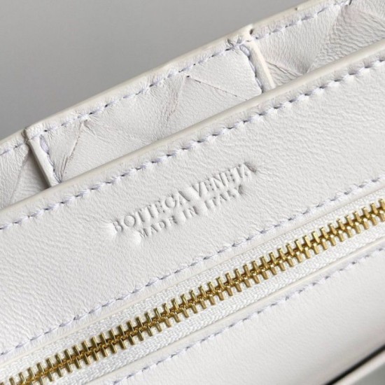 Replica Bottega Veneta Small Andiamo Bag White Intrecciato Lambskin Replica Bottega Veneta Small Andiamo Bag White Intrecciato Lambskin