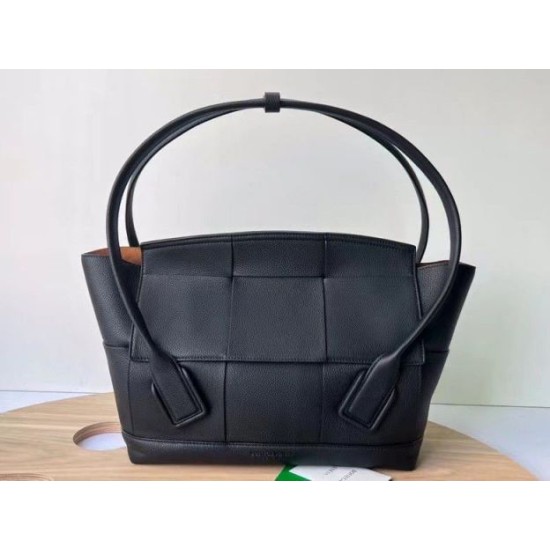 Replica Bottega Veneta Arco Medium Bag Black Grained Replica Bottega Veneta Arco Medium Bag Black Grained