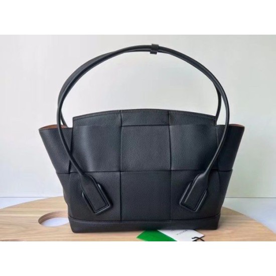 Replica Bottega Veneta Arco Medium Bag Black Grained Replica Bottega Veneta Arco Medium Bag Black Grained