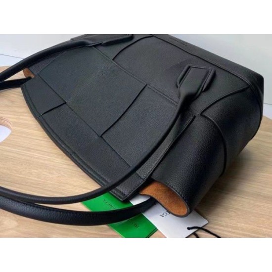 Replica Bottega Veneta Arco Medium Bag Black Grained Replica Bottega Veneta Arco Medium Bag Black Grained