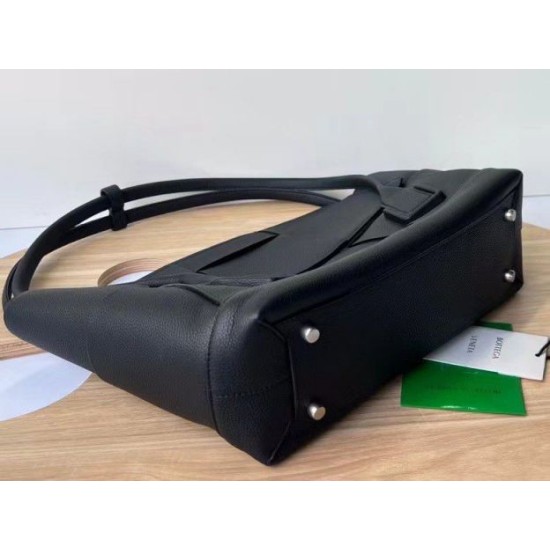 Replica Bottega Veneta Arco Medium Bag Black Grained Replica Bottega Veneta Arco Medium Bag Black Grained