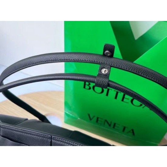 Replica Bottega Veneta Arco Medium Bag Black Grained Replica Bottega Veneta Arco Medium Bag Black Grained