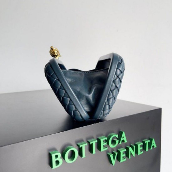 Replica Bottega Veneta Knot Minaudiere Clutch Space Intrecciato Lambskin Fake Bottega Veneta Knot Minaudiere Clutch Space Intrecciato Lambskin Replica