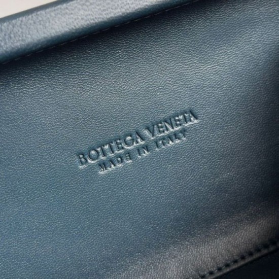 Replica Bottega Veneta Knot Minaudiere Clutch Space Intrecciato Lambskin Fake Bottega Veneta Knot Minaudiere Clutch Space Intrecciato Lambskin Replica
