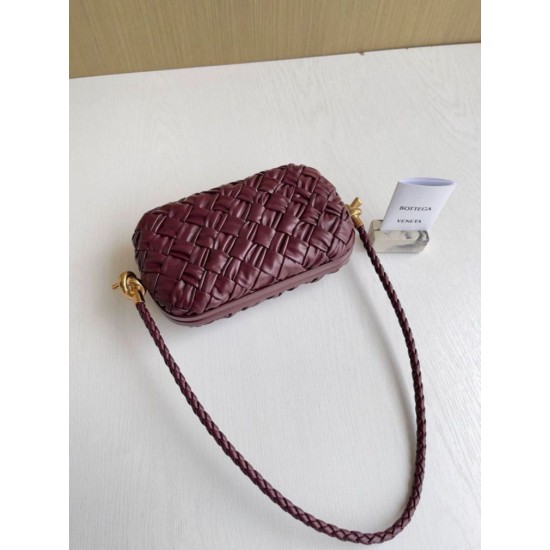 Replica Bottega Veneta Knot Minaudiere On Strap Barolo Foulard Intreccio Replica Bottega Veneta Knot Minaudiere On Strap Barolo Foulard Intreccio