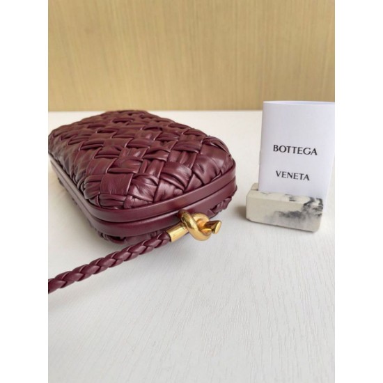 Replica Bottega Veneta Knot Minaudiere On Strap Barolo Foulard Intreccio Replica Bottega Veneta Knot Minaudiere On Strap Barolo Foulard Intreccio