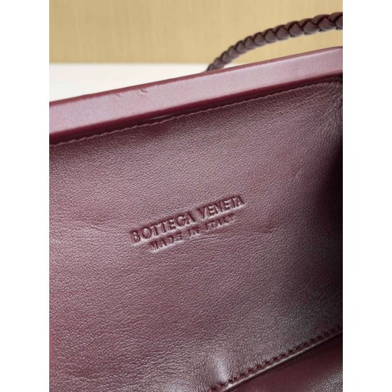Replica Bottega Veneta Knot Minaudiere On Strap Barolo Foulard Intreccio Replica Bottega Veneta Knot Minaudiere On Strap Barolo Foulard Intreccio