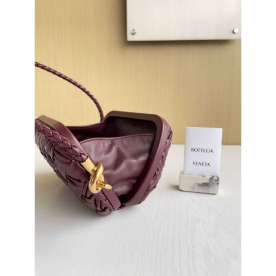 Replica Bottega Veneta Knot Minaudiere On Strap Barolo Foulard Intreccio Replica Bottega Veneta Knot Minaudiere On Strap Barolo Foulard Intreccio