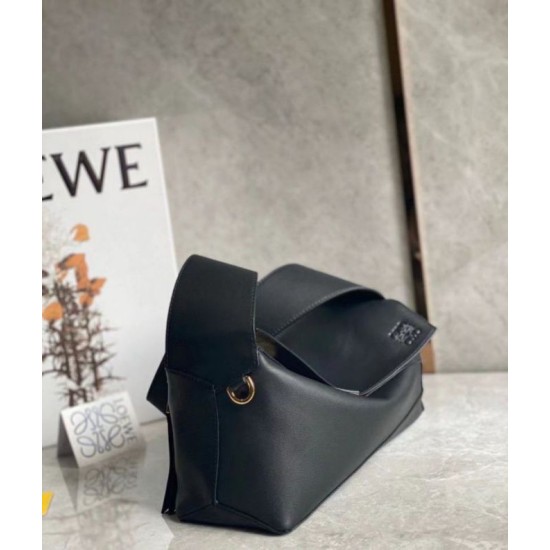 Replica Loewe Puzzle Hobo Bag Black Nappa Calfskin Replica Loewe Puzzle Hobo Bag Black Nappa Calfskin