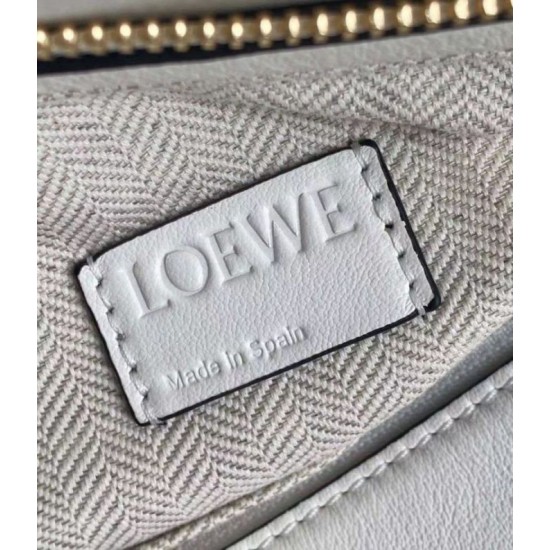 Replica Loewe Puzzle Hobo Bag White Nappa Calfskin Fake Loewe Puzzle Hobo Bag White Nappa Calfskin Replica