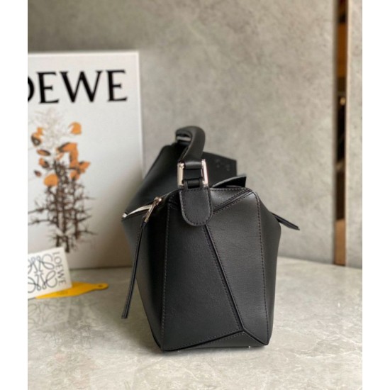 Replica Loewe Puzzle Medium Bag Black Classic Calfskin Replica Loewe Puzzle Medium Bag Black Classic Calfskin